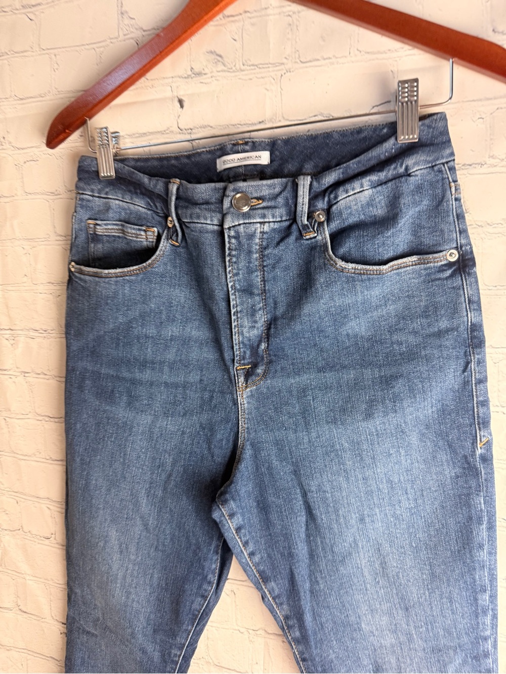 Good American Good Waist Slim Straight Mid Wash Jeans Size 12/31 - Picture 3 of 8